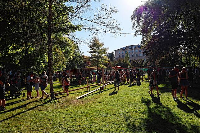 Bild 29: Gut gelaunt und gesellig am Bodensee - so endet das Stadt-gartenfest 2025