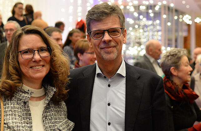 Auch Markdorf Bürgermeister Georg Riedmann und seine Frau gehörten zu den 1700 Gästen des Jahresempfangs in Friedrichshafen.
