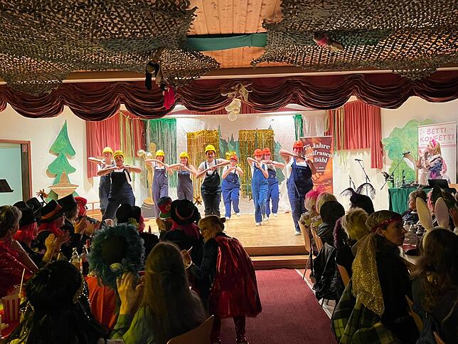 Bild 1: Die tollsten Aufnahmen der Wiiberfasnacht in Bühl!