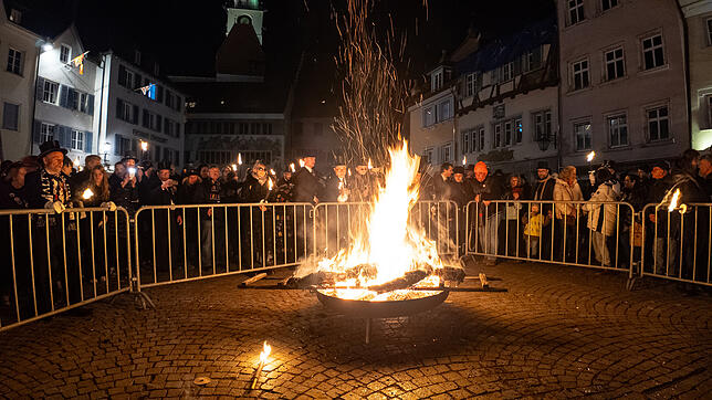 Bild 8: In Überlingen beerdigen Narren die fünfte Jahreszeit mit einem grandiosen Höhepunkt!
