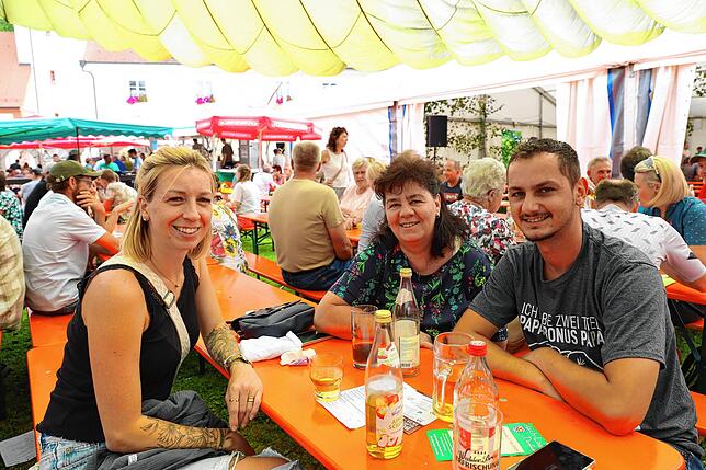 Bild 20: Das Dorffest in Aach-Linz lockt viele Besucher