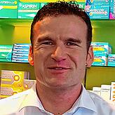 Matthias Mauz, Inhaber der Panda-Apotheke in Markdorf, rät, reichlich zu trinken, Aktivitäten zu mäßigen und Sonnencremes mit hohem ...
