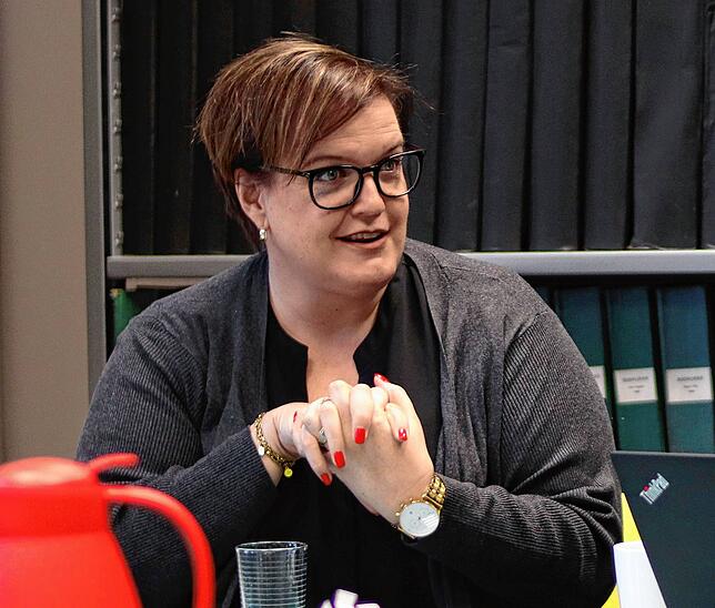 Dominique Grensing ist Elternbeirat am Gymnasium Überlingen. Sie sagt: „Wenn es in einer Familie drei Kinder gibt, aber nur einen ...