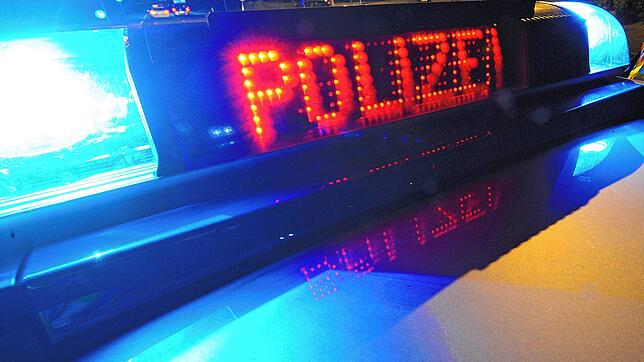 Die Polizei verfolgt einen jugendlichen Autofahrer. (Symbolbild)