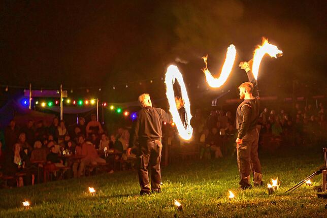 Bild 10: Röthenlochfest: Faszinierende Leuchtfiguren und gute Stimmung