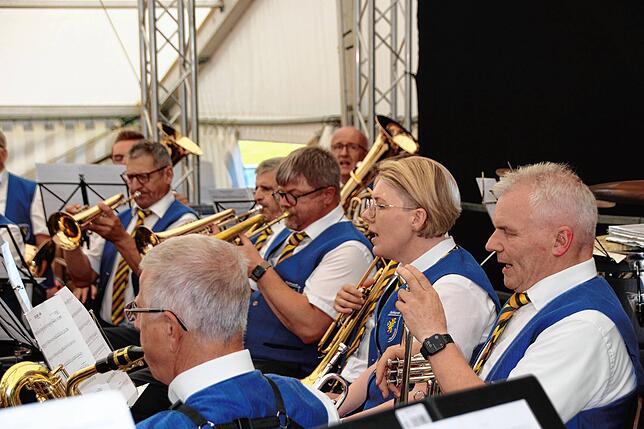 Bild 27: Dorf-Musik-Fest in Menningen mit buntem Programm und toller Stimmung: 850 Jahre Menningen und 125 Jahre Musikkapelle