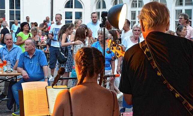 Bild 14: Five Senses rocken den Schlosshof in Markdorf – hier gibt es die schönsten Bilder