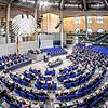 Der Bundestag wird immer größer &ndash; das soll sich über die Wahlreform ändern. Ein erster Teil wird mit der Wahl im September ...