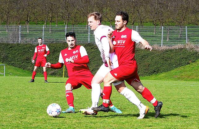 Bild 6: SV Deggenhausertal gewinnt Kellerderby gegen SG BAT mit 1:0. Wir waren mit der Kamera dabei!
