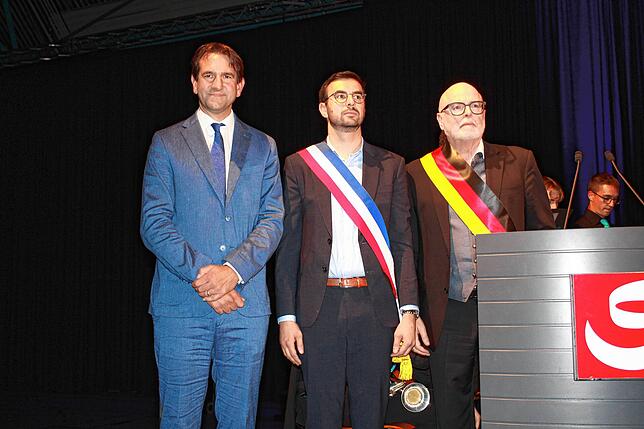 Der Bundestagsabgeordnete Andreas Jung, zusammen mit den Bürgermeistern Pierrick Ducimetiere (La Roche) und Rainer Stolz (Stockach).