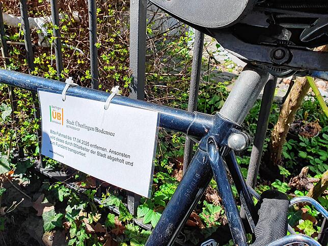 Dieses herrenlose Fahrrad in der Fischerhäuservorstadt könnte auch bald im Fundbüro landen. Wenn es der Eigentümer nicht abholt, könnte ...