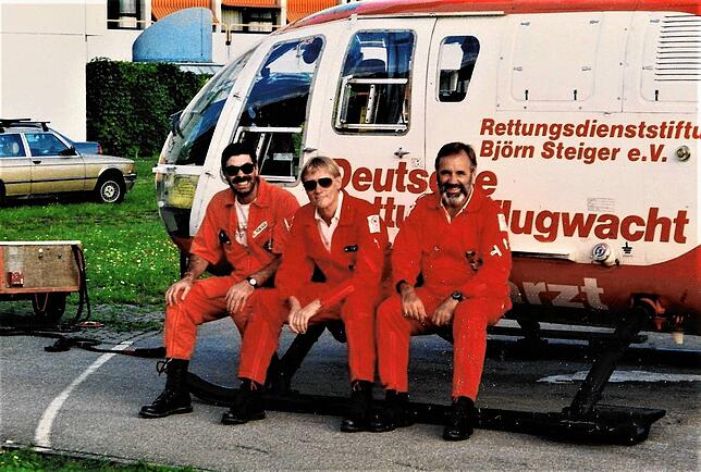 Die drei vom Rettungsflug: Rettungsassistent G. Tedesco, Notarzt Udo Stirner und Pilot Rolf Duda.