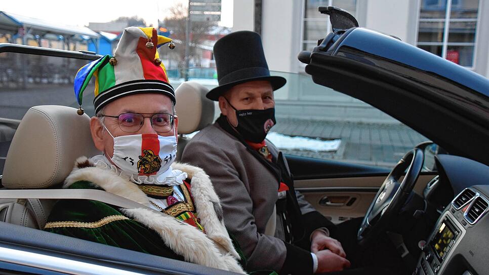 Narrenrichter Jürgen Koterzyna (links) und Zimmerer Michael Bohl.