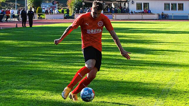 Zum Verfolgerduell: Bennet Wagner und der FC 08 Bad Säckingen sind als Tabellenzweiter am Sonntag beim Tabellenvierten SV Waldhaus ...