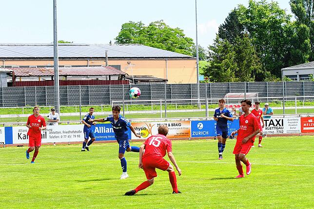 Bild 4: Nachwuchs des SC Freiburg verliert Testspiel in Jestetten &ndash; und wir haben Bilder!