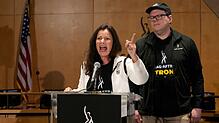 Schluss mit lustig: Fran Drescher, bekannt aus dem Comedy-Hit "Die Nanny", hat mit der Schauspiel-Gewerkschaft "SAG-AFTRA" zum Streik ...