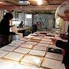 Die Jurymitglieder (von links) Simone Jung (Leiterin des Museums Art-Plus), Stefan Kees (Bildender Künstler), Ralf Breuninger und Günter ...