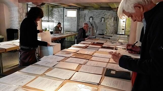 Die Jurymitglieder (von links) Simone Jung (Leiterin des Museums Art-Plus), Stefan Kees (Bildender Künstler), Ralf Breuninger und Günter ...