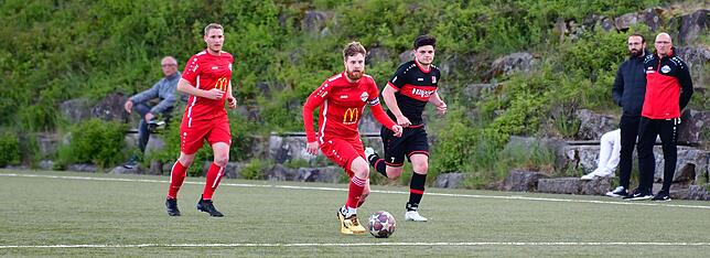 Bild 6: FC Rot-Weiß Weilheim besiegt den FC Wallbach im &bdquo;Duell am Strich&ldquo; mit 3:1 &ndash; wir haben die Bilder!