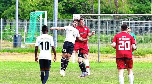 Bild 11: SV Obersäckingen zieht mit 4:0 gegen DTFV Bad Säckingen in die Pokalserie ein – wir haben Bilder!