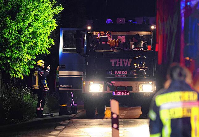 Auch das THW war im Einsatz: In einer Wohnung eines Mehrfamilienhauses in der Ecke Aachstraße/Markdorfer Straße ist in Neufrach ein ...
