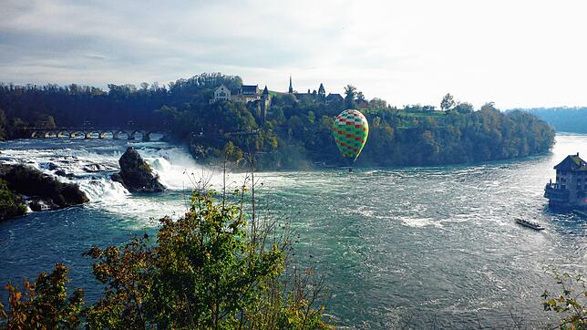 Während der Umrundung des Bodensees trifft man auf viele schöne Plätzchen in der Natur. Der Rheinfall gehört auf jeden Fall dazu!