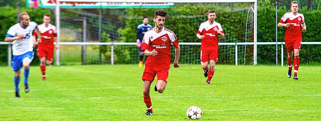 Zurück beim FC Wallbach: Schon in der Saison 2014/15 trug Ersin Demircan das rot-weiße Trikot. Nach sieben Jahren kehrt er nun wieder ...