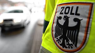 Zwei Zollbeamte müssen sich vor dem Amtsgericht in Bad Säckingen verantworten (Symbolbild).