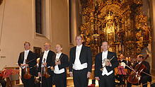 Nach dem Festkonzert des Barockensembles in Triberg (von links): Konzertmeister Alexander Burggasser, der zweite Geiger Helmut ...