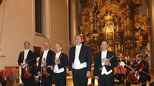 Nach dem Festkonzert des Barockensembles in Triberg (von links): Konzertmeister Alexander Burggasser, der zweite Geiger Helmut ...