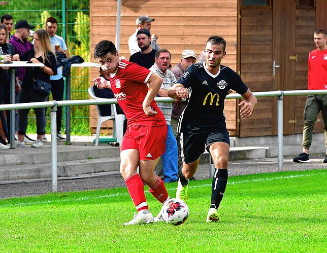 Bild 8: FC Wallbach dreht die Partie und gewinnt mit 3:2 gegen den FC RW Weilheim &ndash; und wir haben die Bilder!