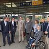 Machen sich vor Ort ein Bild von der Situation am Villinger Bahnhof: der Erste Bürgermeister Detlev Bührer, OB Jürgen Roth, Landrat Sven ...