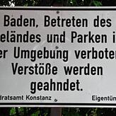 Zahlreiche Verbotsschilder und Schranken weisen darauf hin, dass das Baden im Binninger Baggersee verboten ist. Kontrolliert wird das ...