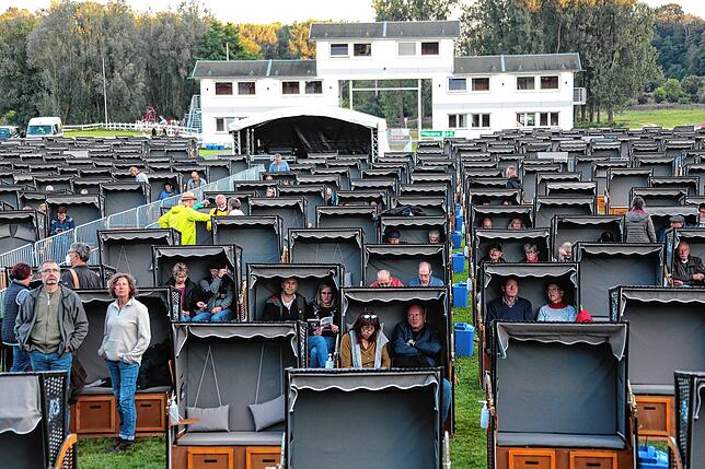 Mit einem Konzert von Wolfgang Ambros begann das Strandkorb-Festival in Aach.