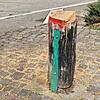 Unbekannte haben auf dem Spielplatz auf dem Johannisplatz in Waldshut Holzpfähle ab- und angesägt.