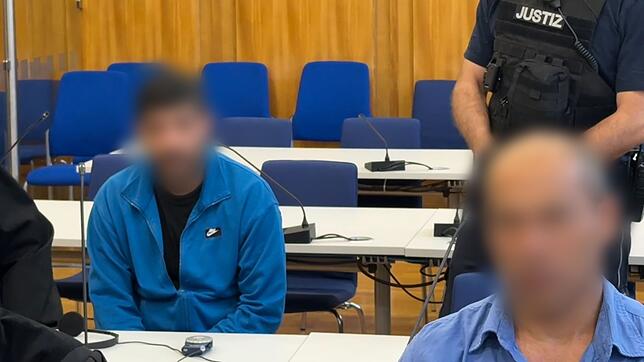 Die beiden angeklagten Lastwagenfahrer sollen sich mit dem späteren Opfer unter anderem über den Ukraine-Krieg gestritten haben.