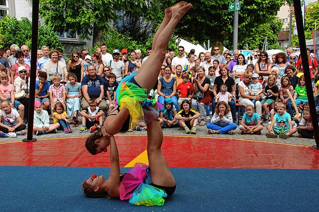 Mit spektakulären Nummern untehielt der Überlinger Zirkus Faustino in den letzten Jahren die Besucher beim Promenadenfest. Im Bild die ...
