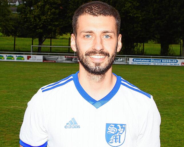 Ersin Demircan (28) lebt in Bad Säckingen und spielt seit einem Jahr wieder beim SV BW Murg. Weitere Stationen des Mittelfeldspielers ...