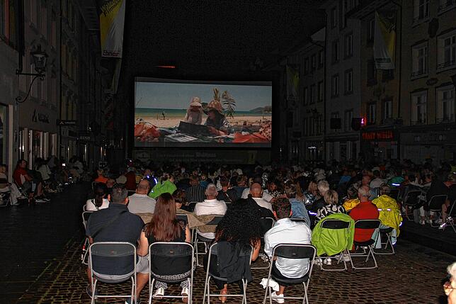 Filmgenuss: An sechs Abenden wurde die Waldshuter Kaiserstraße wieder zum Open-Air-Kino. Zum Abschluss am Freitag wurde der Film „Eine ...