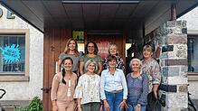 Der wiedergewählte Vorstand, hinten v.l.: Anna Marzian, Astrid Kern, Rosemarie Hartmann, Kirsten Albrecht, vorne v.l.: Gaby Gäng, Astrid ...