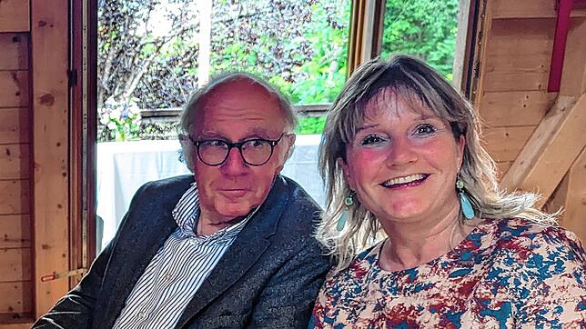 Der „Vater“ der Waldkulturscheune Wolf-Dieter Bauer und seine Tochter Friederike Bauer, die heute die Kulturveranstaltungen organisiert, ...