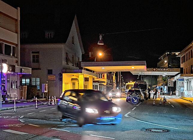 Grenzüberschreitender Einsatz: An den Übergängen zwischen Deutschland und der Schweiz waren schwer bewaffnete Beamte zu sehen.