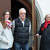 Die Tür zum Winzerkär haben Kathrin, Alex und Marita Töbel (von links) schon oft für die Besucher ihrer Veranstaltungen geöffnet.