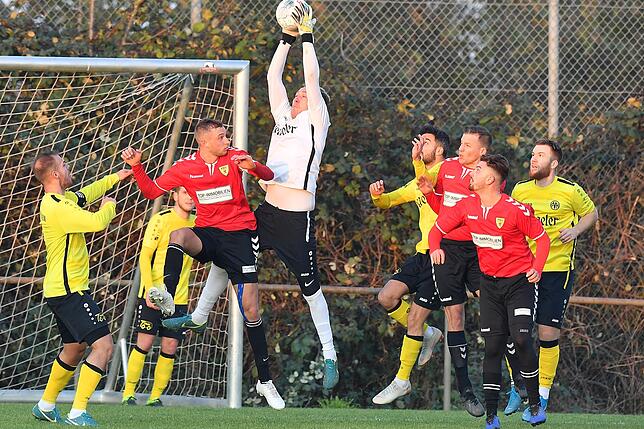 Bild 5: FSV Rheinfelden rettet beim FV Herbolzheim das 1:1 über die Zeit &ndash; und wir haben die Bilder!