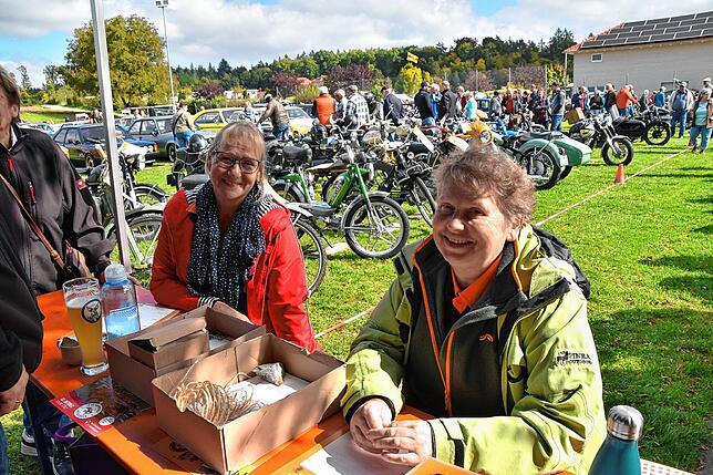 Bild 26: Oldtimer, Schlachtplatte, Musik: So war das Herbstfest in Orsingen