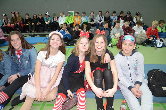 Bild 5: Bilder zur Schülerbefreiung und zum Kinderball in Markdorf