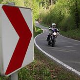Bild 1: Mit dröhnendem Motor und irrer Geschwindigkeit über den Bodanrück donnern? Ein Litzelstetter Biker appelliert für mehr Respekt und Vorsicht auf den Straßen