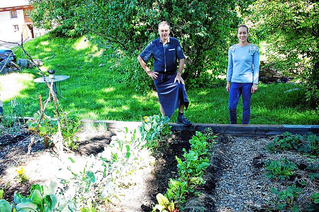 Neben der großen Kräuterspirale kann Küchenmeister Michael Meßmer auch auf einen großen Gemüsegarten blicken.