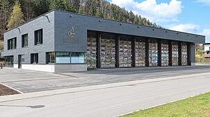 Ein eindrucksvolles Gebäude ist das neue Immendinger Feuerwehrhaus mit Stellplätzen für acht Fahrzeuge, Abrollcontainer und Boot. ...