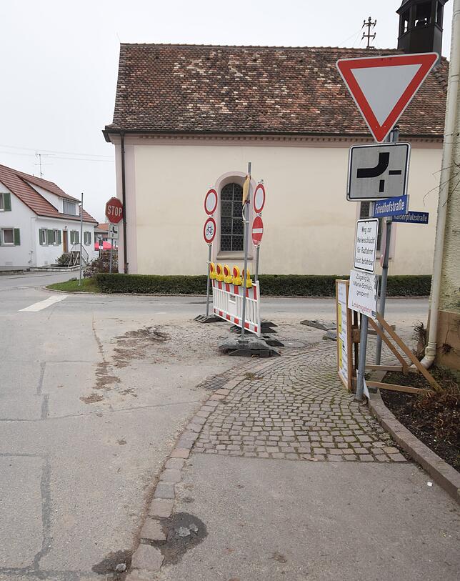 Diese Stelle und wie gefährlich es für Fußgänger ist, hier über die Straße zur Kapelle zu laufen, sorgte für eine Diskussion.